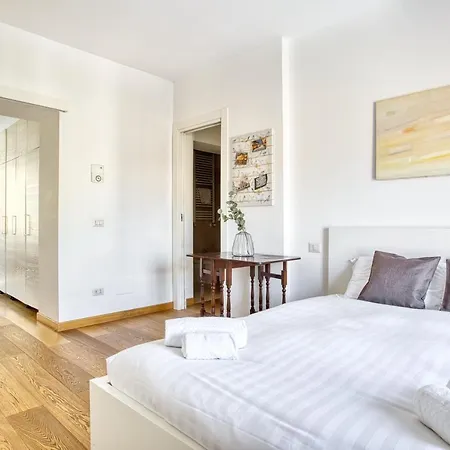 Apartment Altido Charming Flat Near Centre